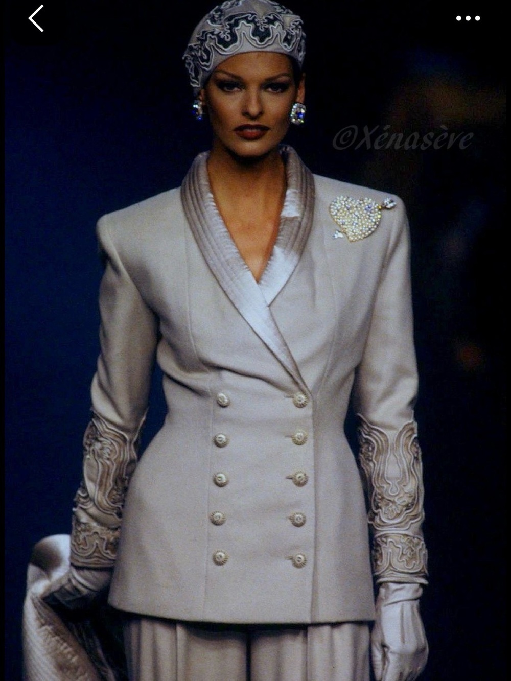 Vintage Valentino Haute Couture Ivory Embroidered Double-Breasted Jacket - Picture 11 of 11